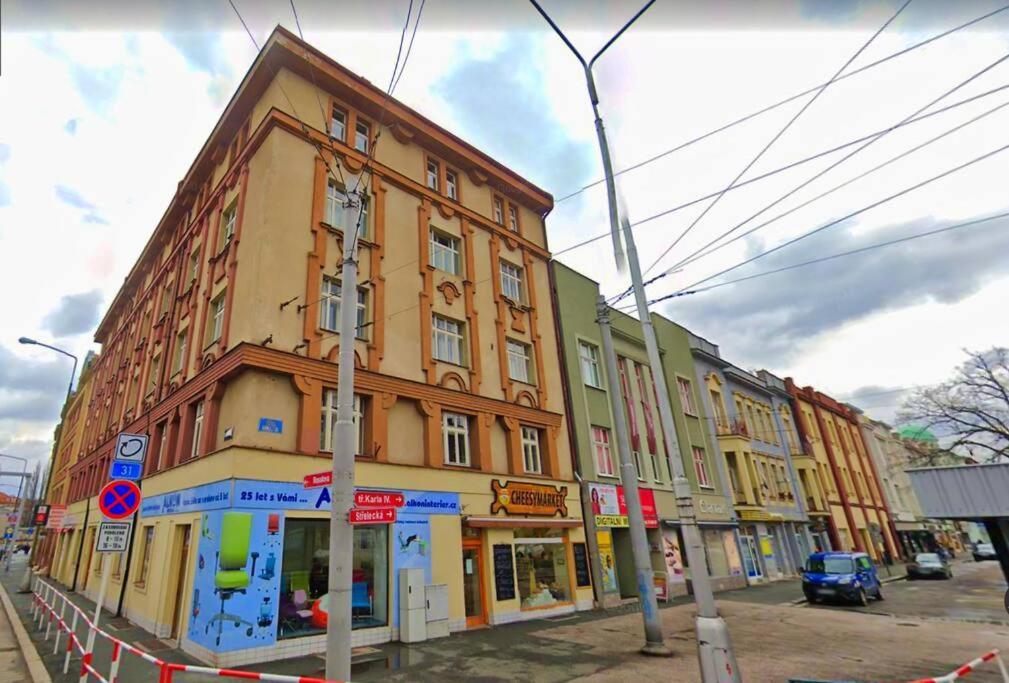 Apartamento Knk Vibrant Central Spacious Hideaway Hradec Králové Exterior foto