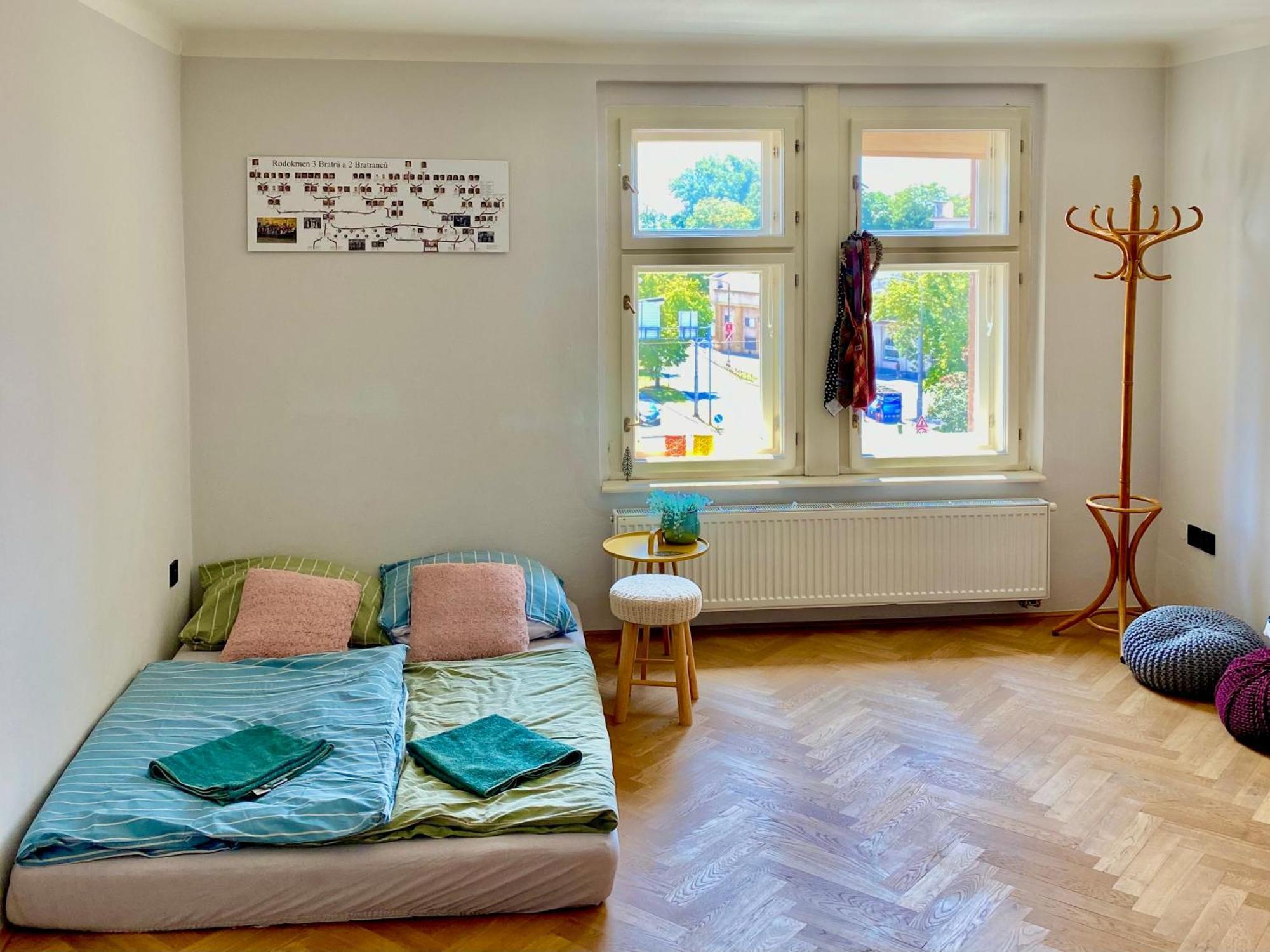 Apartamento Knk Vibrant Central Spacious Hideaway Hradec Králové Exterior foto